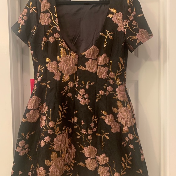 Belle Badgley Mischka Karina Boat Neck Floral Metallic Print Brocade Dress. - Picture 3 of 5